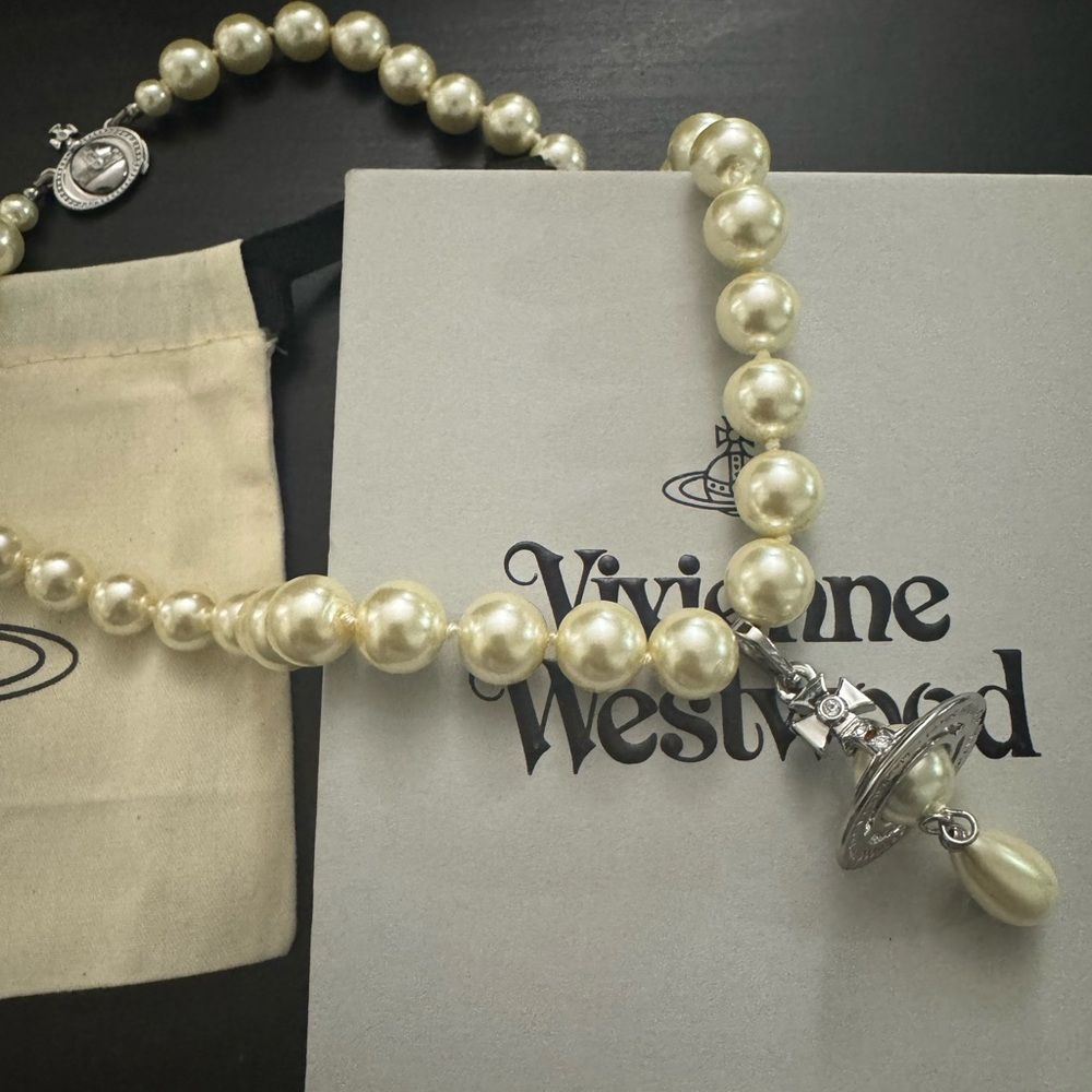 Vivienne Westwood one row Embellished Pearl Necklace with Silver Orb